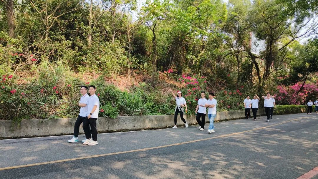 覽紅花湖美景，鑄藍(lán)柯路精神